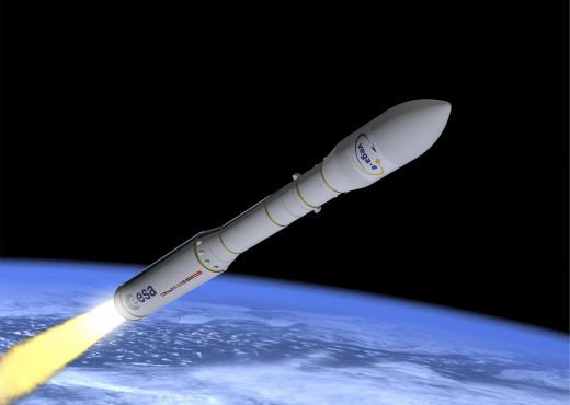 Die VEGA E Rakete fliegt in den Weltraum, die Erde ist im Hintergrund zu sehen. 