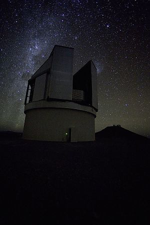 Das VISTA Teleskop bei Nacht