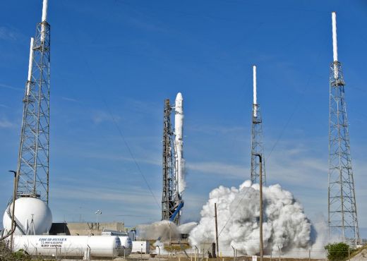 Launch einer Space X Falcon 9 Rakete