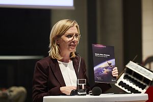 Bundesministerin Leonore Gewessler präsentiert die Weltraumstrategie 2030+