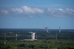 Startbereich für Vega und Vega-C sowie Startbereich für die Ariane 6 (rechts im Hintergrund) auf dem europäischen Weltraumbahnhof in Kourou, Französisch-Guayana