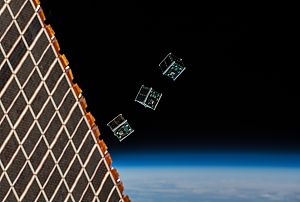 Drei CubeSats auf dem Weg in ihre jeweilige Umlaufbahn