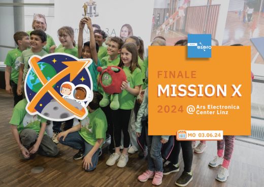 Finale Mission X 2024: Gruppenbild von Kindern. Ein Kind hält einen Pokal.