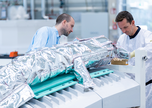 Hitzeschutz von RUAG Space für die neue Europäische Rakete Ariane 6 schützt vor Temperaturen von bis zu 1.500 Grad Celsius