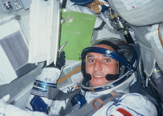 Franz Viehböck auf dem Weg zur Raumstation Mir
